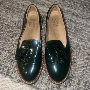 Naturalizer green loafers with tassels, size 8